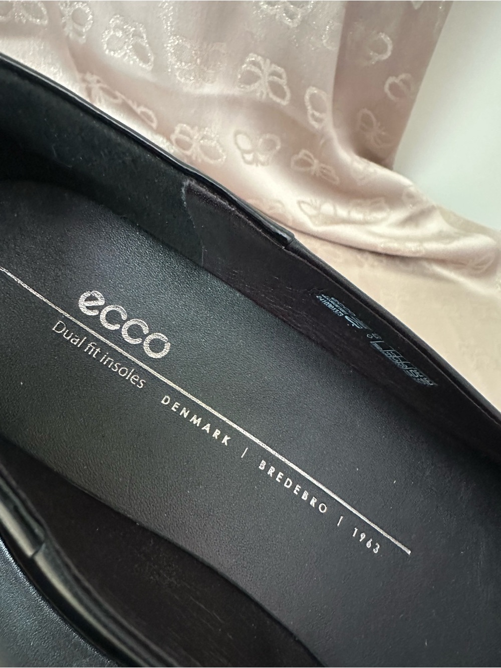 Ecco Women's Black Leather Round-Toe Ballet Flats - Picture 7 of 9
